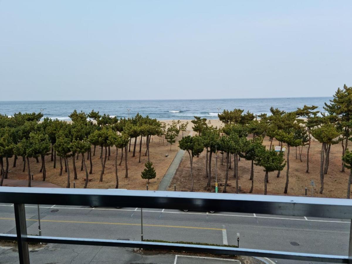 Pine Beach Yangyang Buitenkant foto