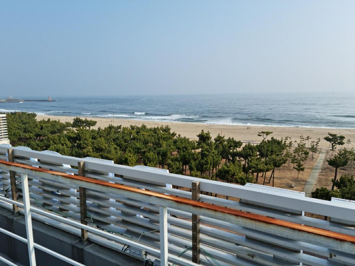 Pine Beach Yangyang Buitenkant foto