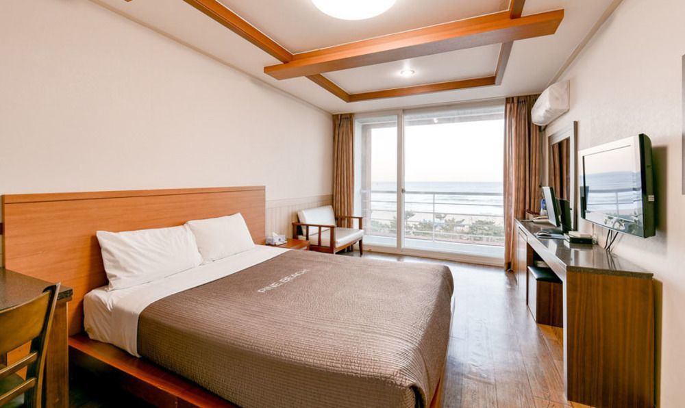 Pine Beach Yangyang Buitenkant foto