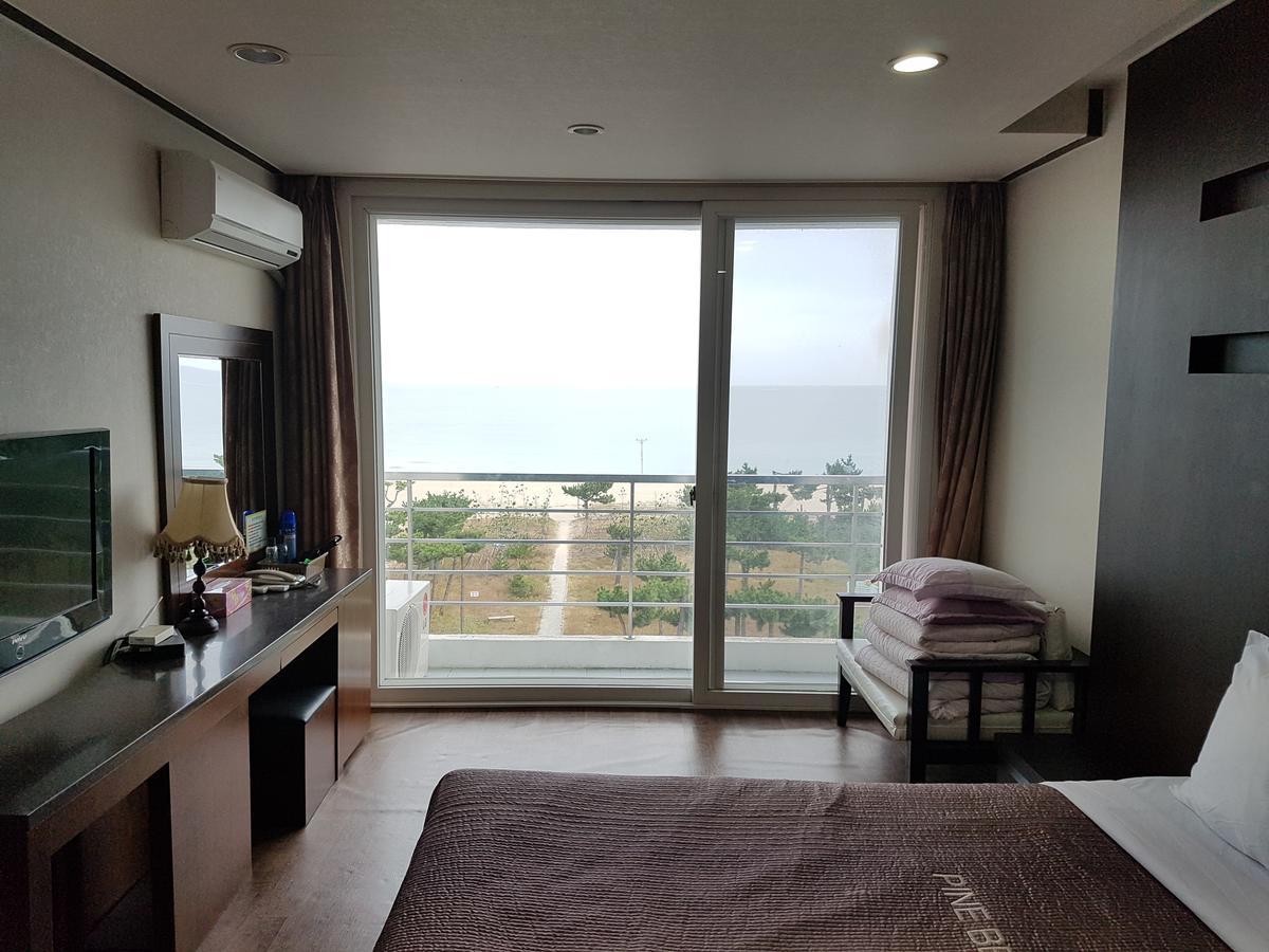 Pine Beach Yangyang Buitenkant foto