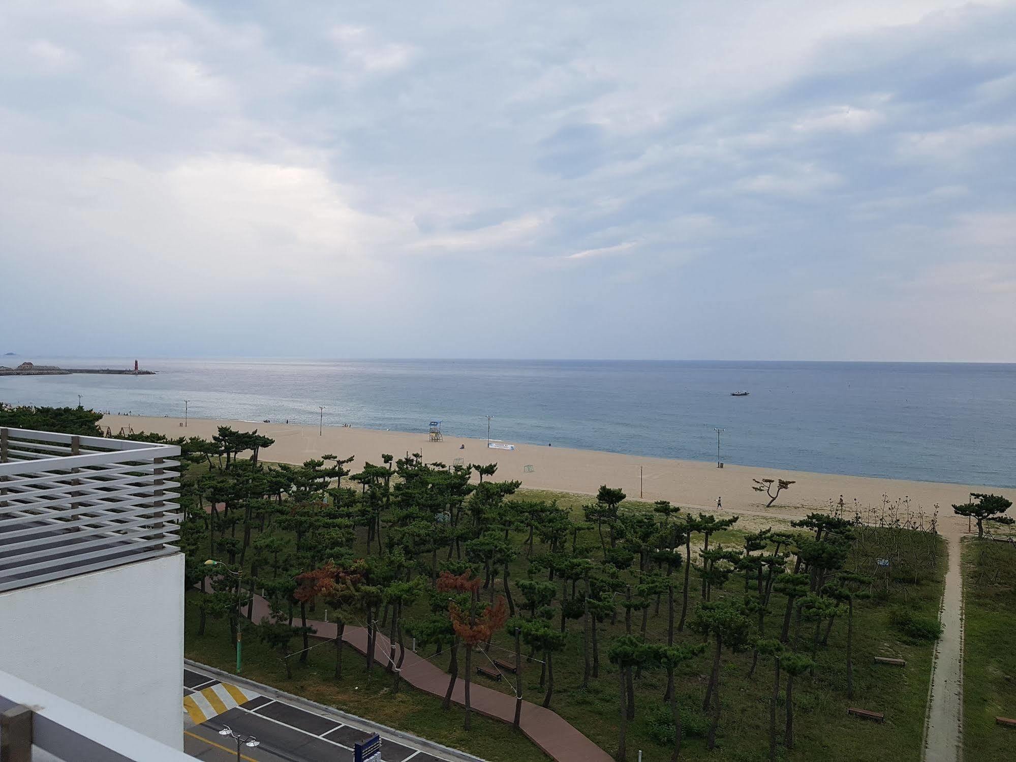 Pine Beach Yangyang Buitenkant foto